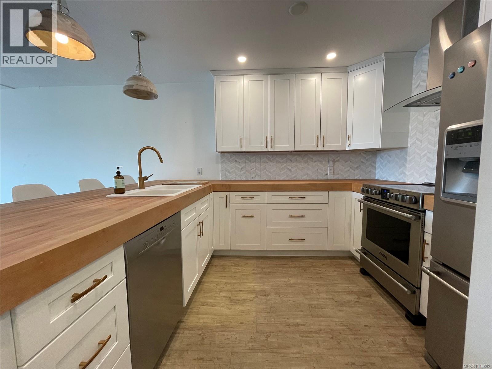 202 4505 Victoria Quay, Port Alberni