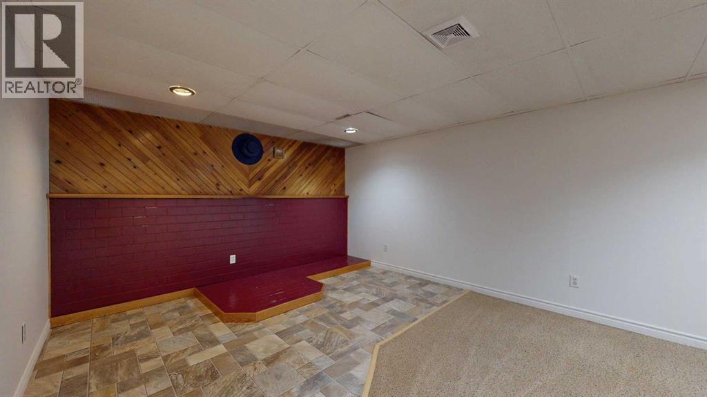 Photo 35 of 121 Beale Crescent, Fort Mcmurray AB