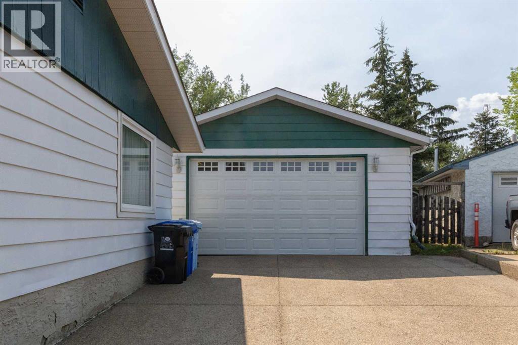 Photo 43 of 121 Beale Crescent, Fort Mcmurray AB