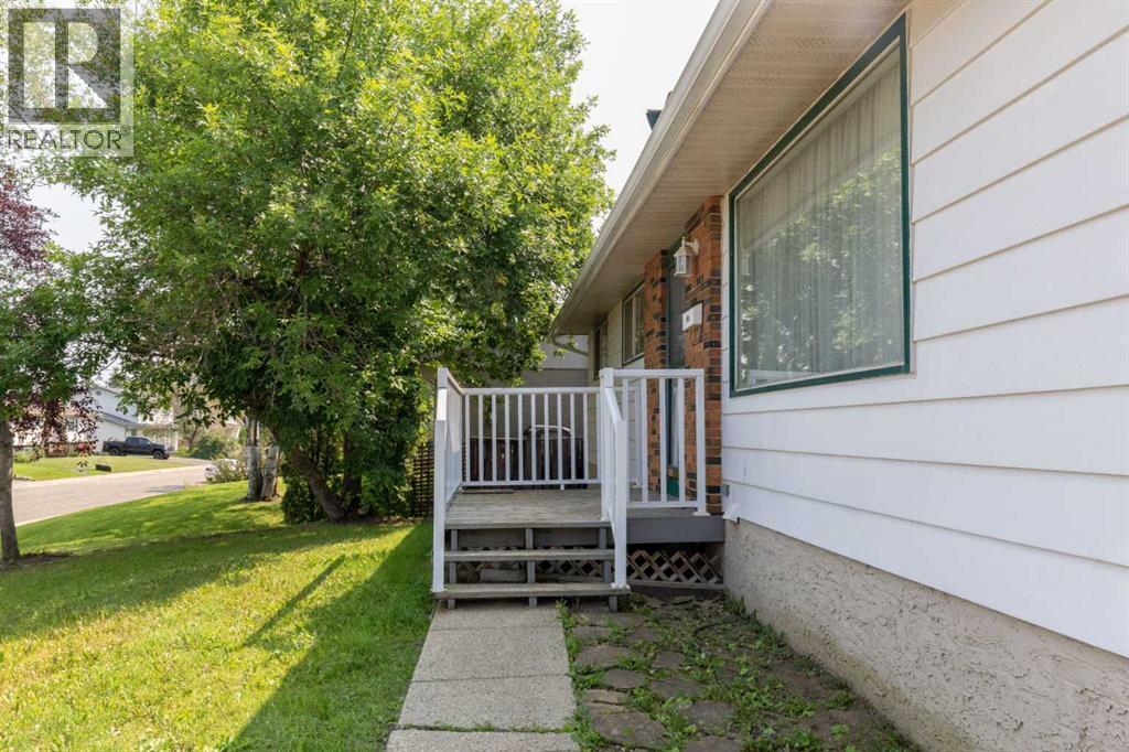 Photo 36 of 121 Beale Crescent, Fort Mcmurray AB