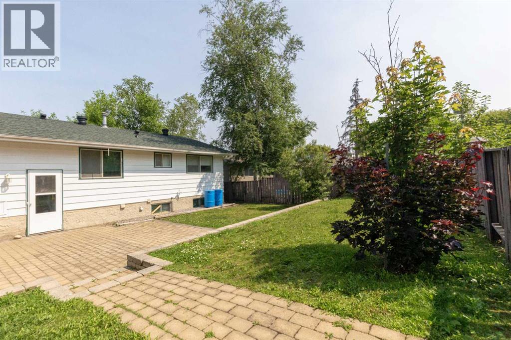 Photo 24 of 121 Beale Crescent, Fort Mcmurray AB
