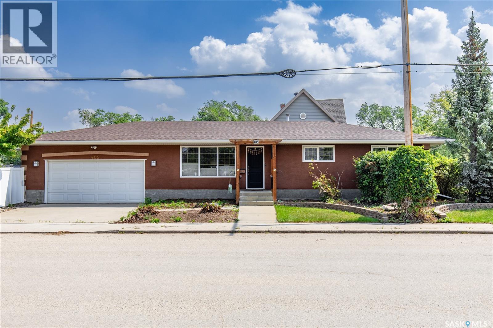 Photo 17 of 405 4th Avenue Ne, Moose Jaw SK