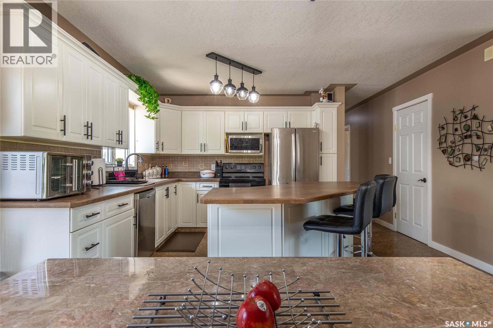 Photo 7 of 405 4th Avenue Ne, Moose Jaw SK