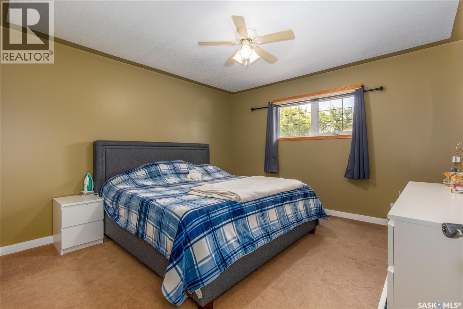 Photo 10 of 405 4th Avenue Ne, Moose Jaw SK
