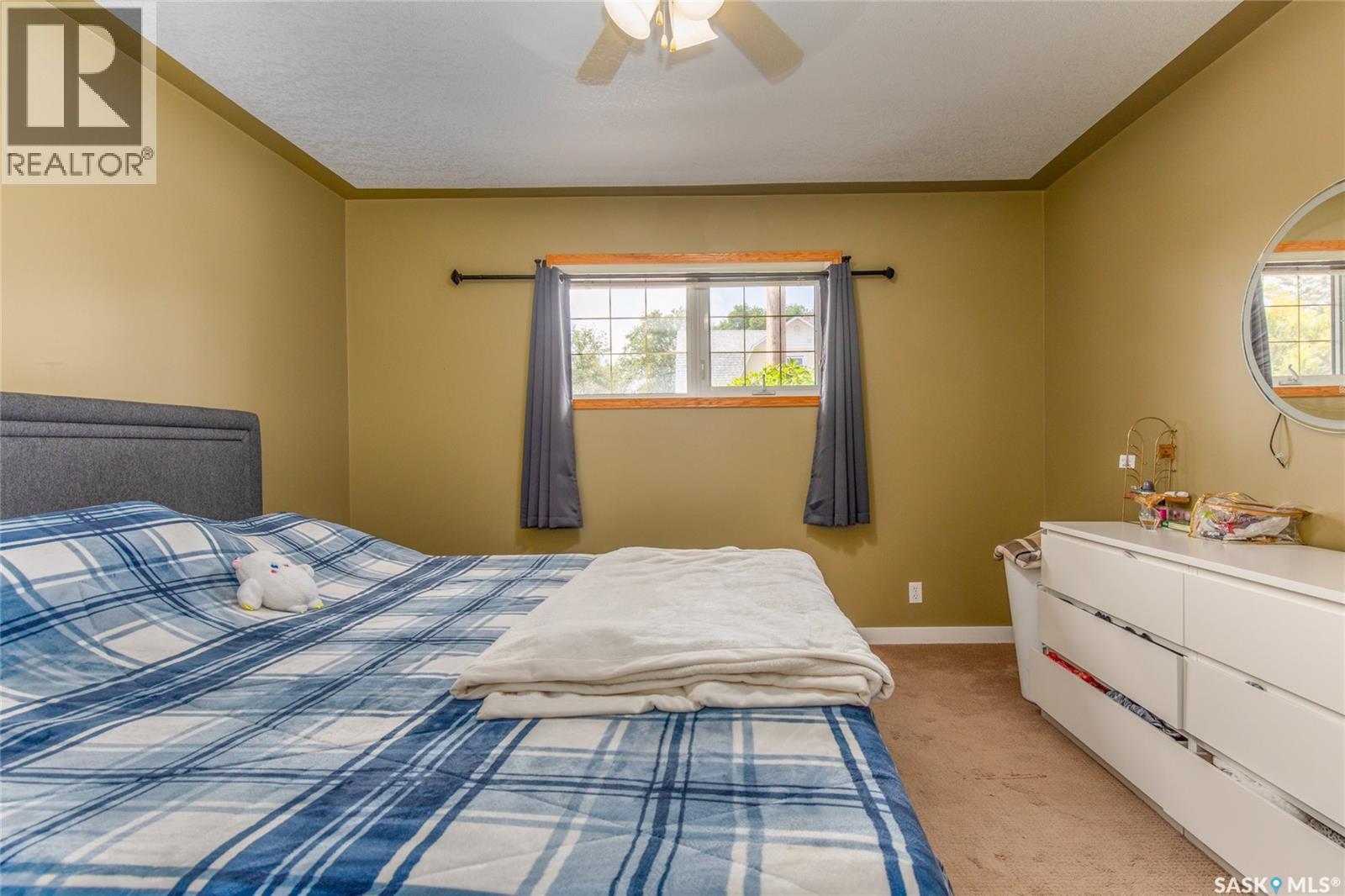 Photo 29 of 405 4th Avenue Ne, Moose Jaw SK