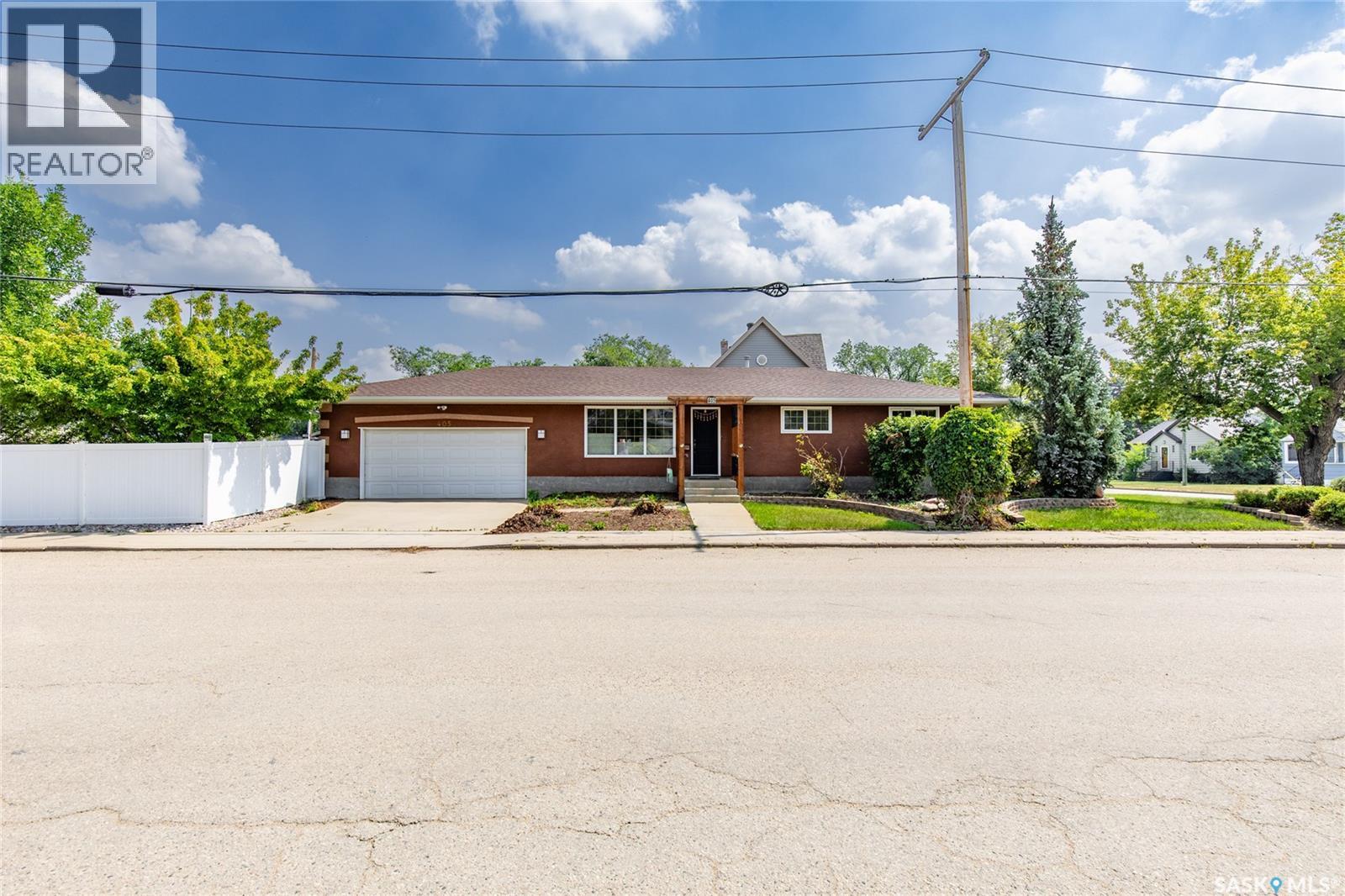 Photo 30 of 405 4th Avenue Ne, Moose Jaw SK
