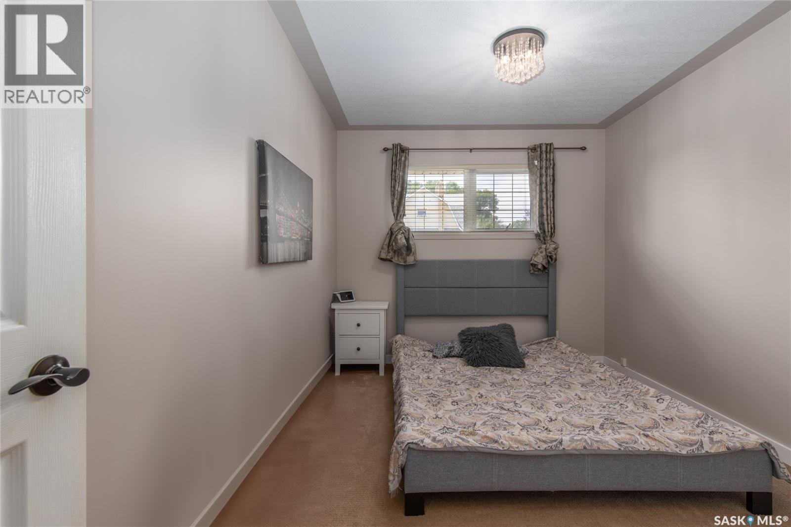 Photo 14 of 405 4th Avenue Ne, Moose Jaw SK