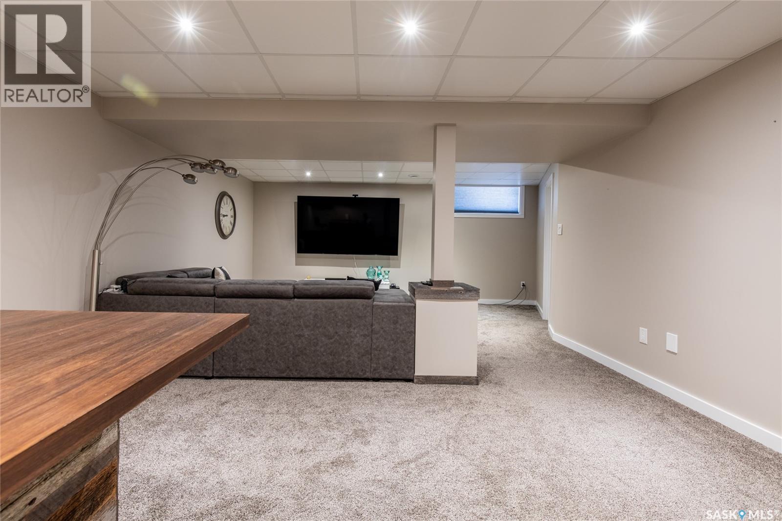 Photo 13 of 405 4th Avenue Ne, Moose Jaw SK