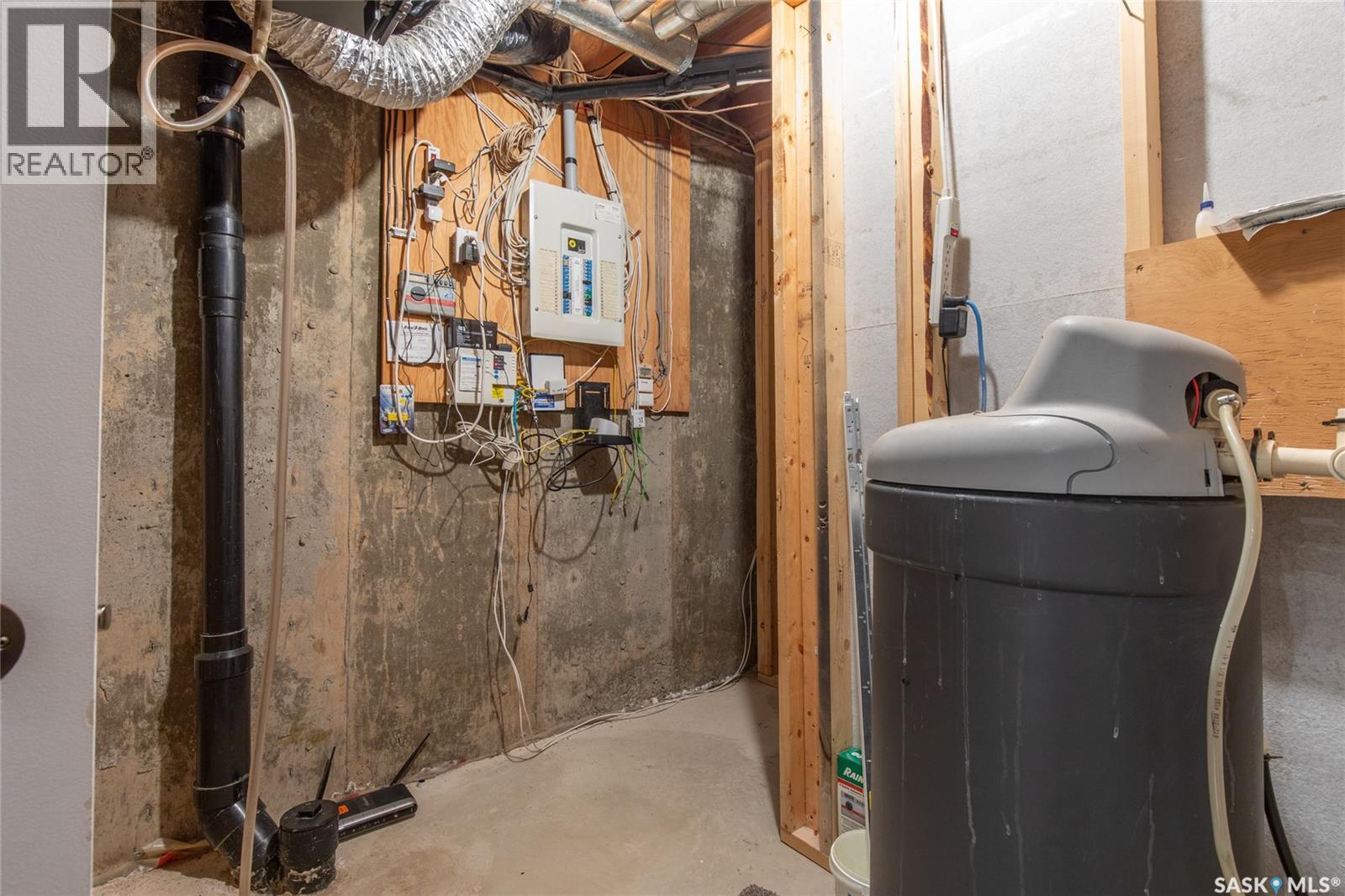 Photo 47 of 405 4th Avenue Ne, Moose Jaw SK