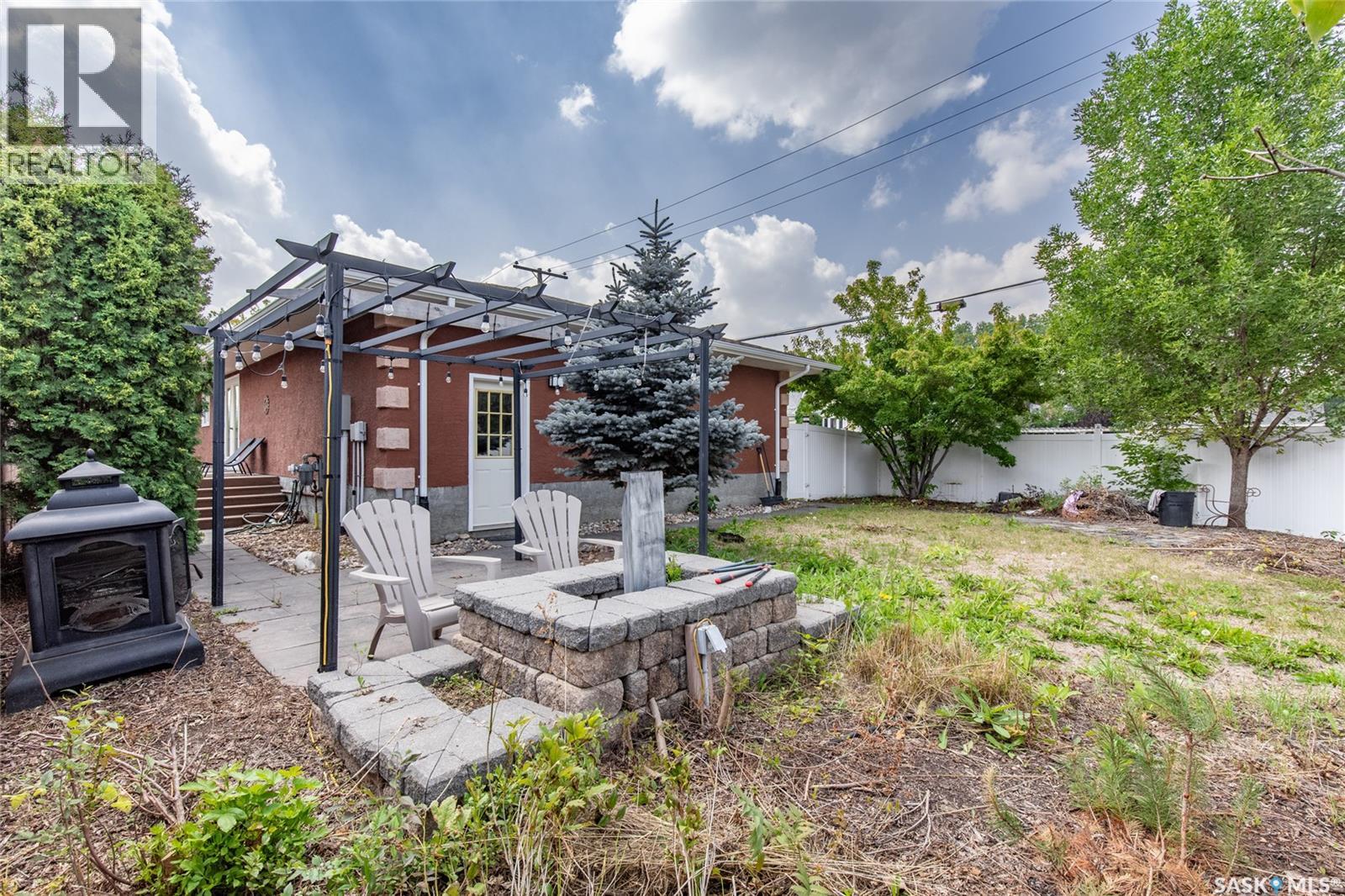 Photo 35 of 405 4th Avenue Ne, Moose Jaw SK