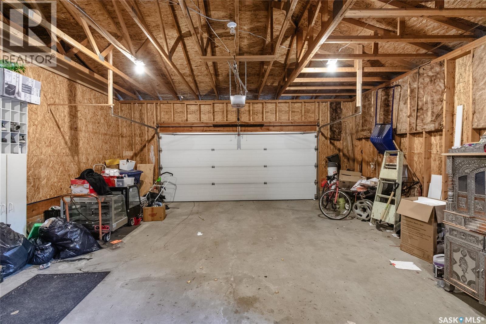 Photo 32 of 405 4th Avenue Ne, Moose Jaw SK