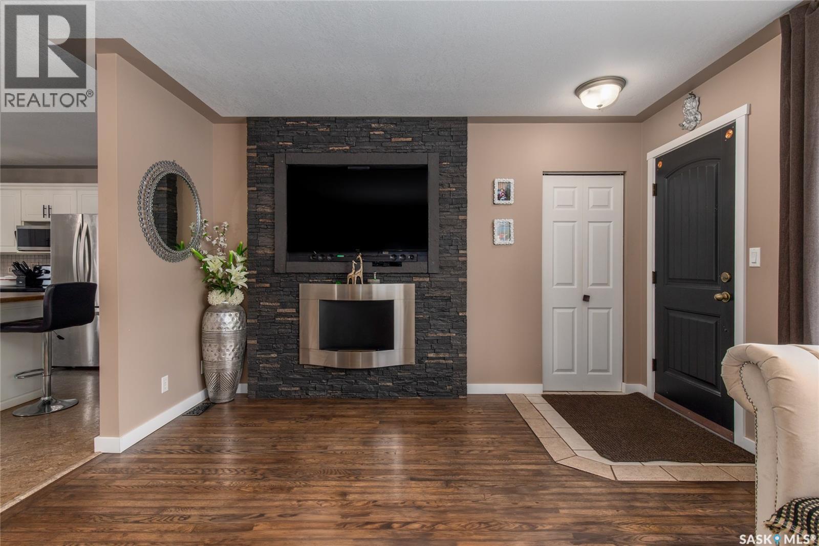 Photo 21 of 405 4th Avenue Ne, Moose Jaw SK