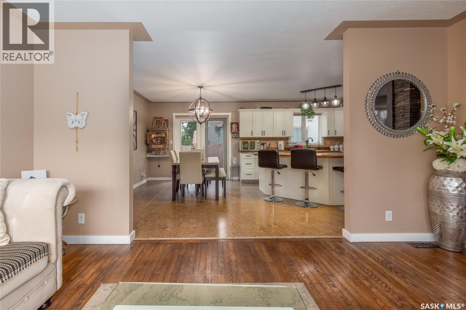 Photo 43 of 405 4th Avenue Ne, Moose Jaw SK