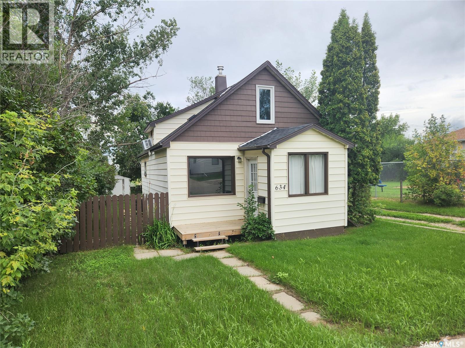 Photo 26 of 634 2nd Street, Estevan SK