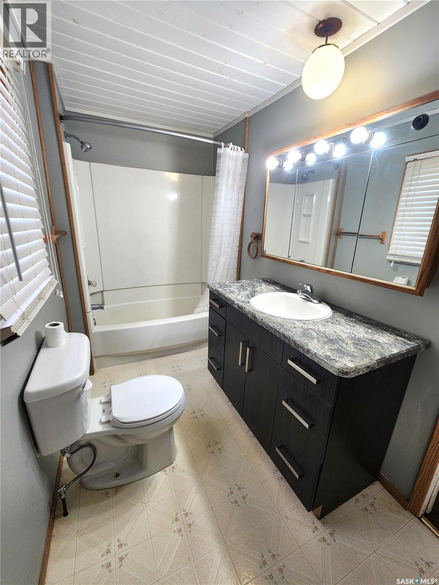 Photo 18 of 634 2nd Street, Estevan SK