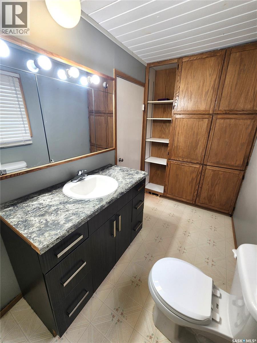 Photo 11 of 634 2nd Street, Estevan SK