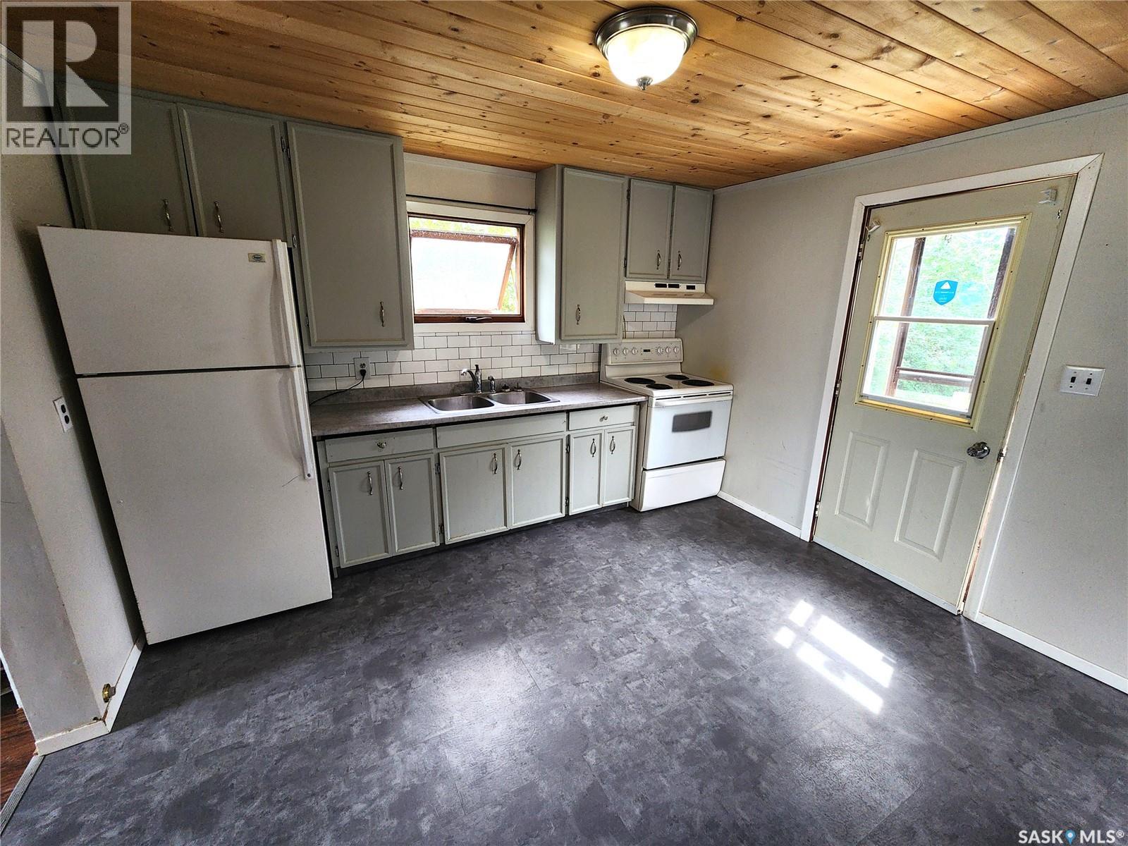 Photo 17 of 634 2nd Street, Estevan SK