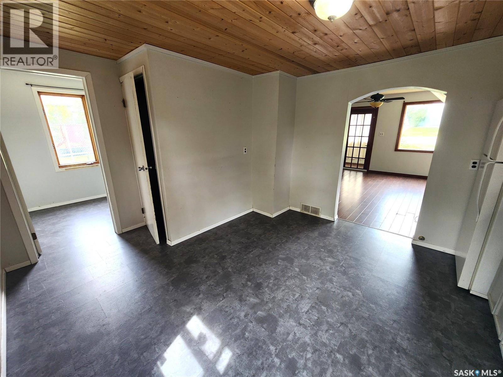 Photo 7 of 634 2nd Street, Estevan SK