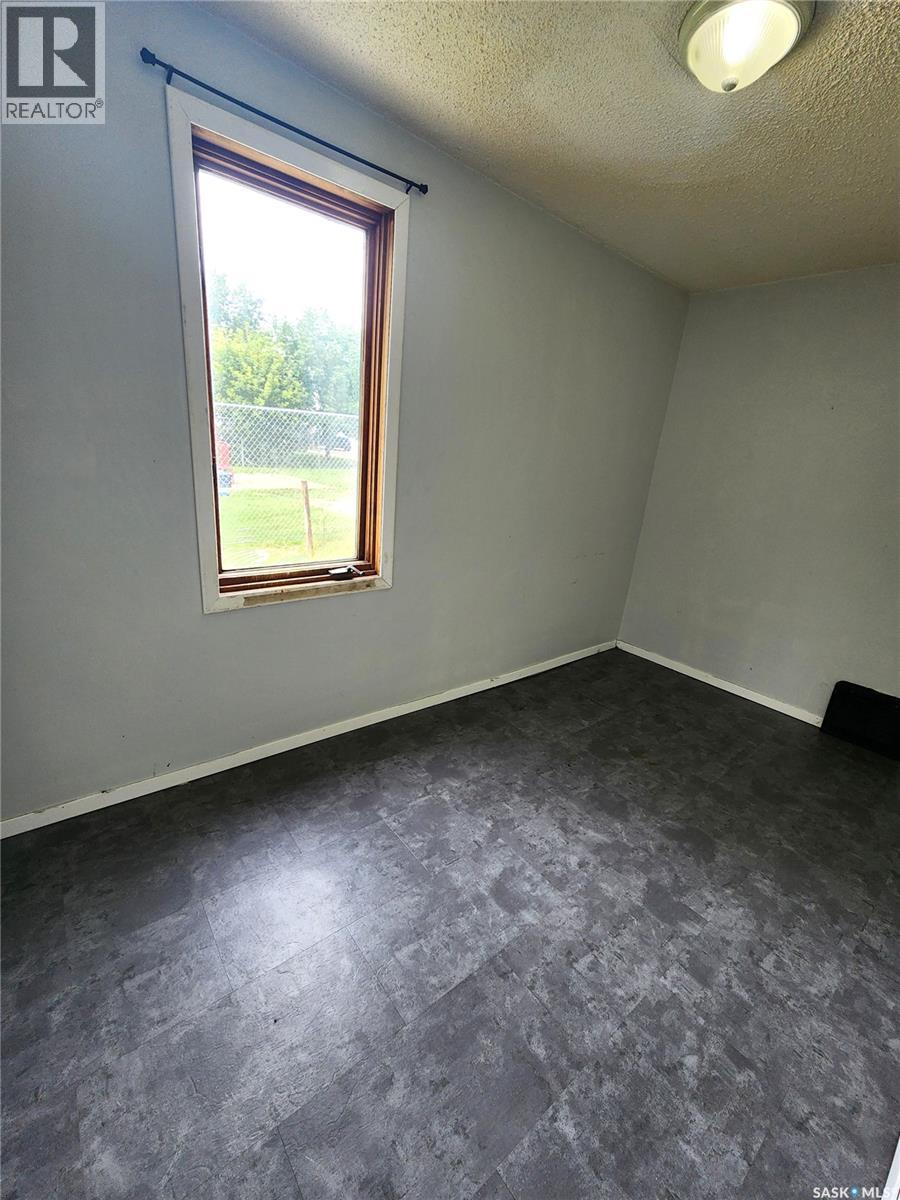 Photo 19 of 634 2nd Street, Estevan SK