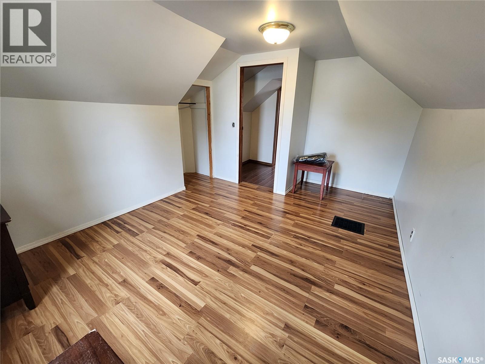 Photo 12 of 634 2nd Street, Estevan SK