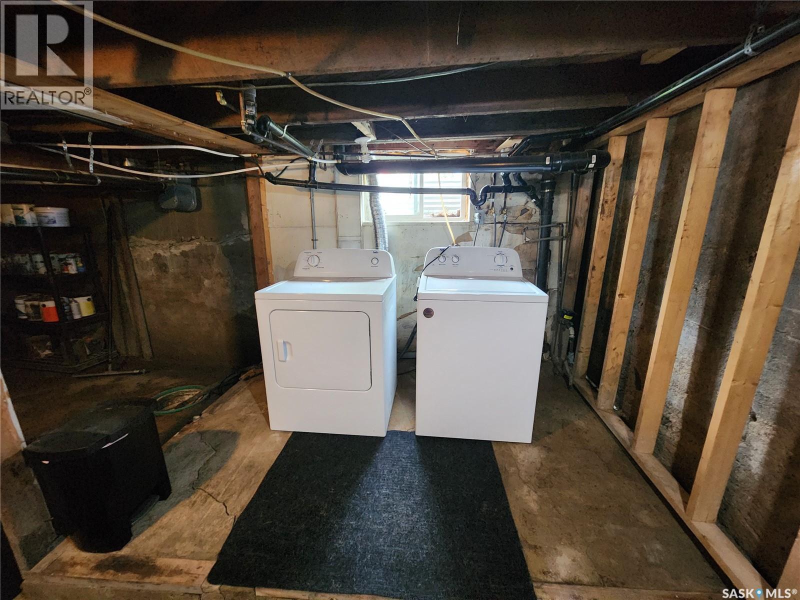 Photo 21 of 634 2nd Street, Estevan SK