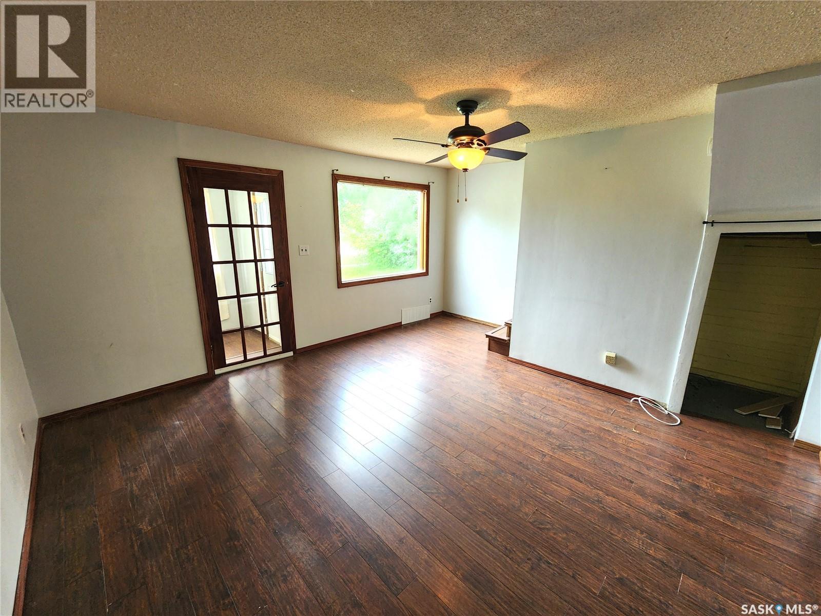 Photo 5 of 634 2nd Street, Estevan SK