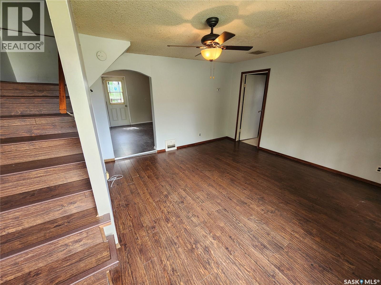 Photo 25 of 634 2nd Street, Estevan SK