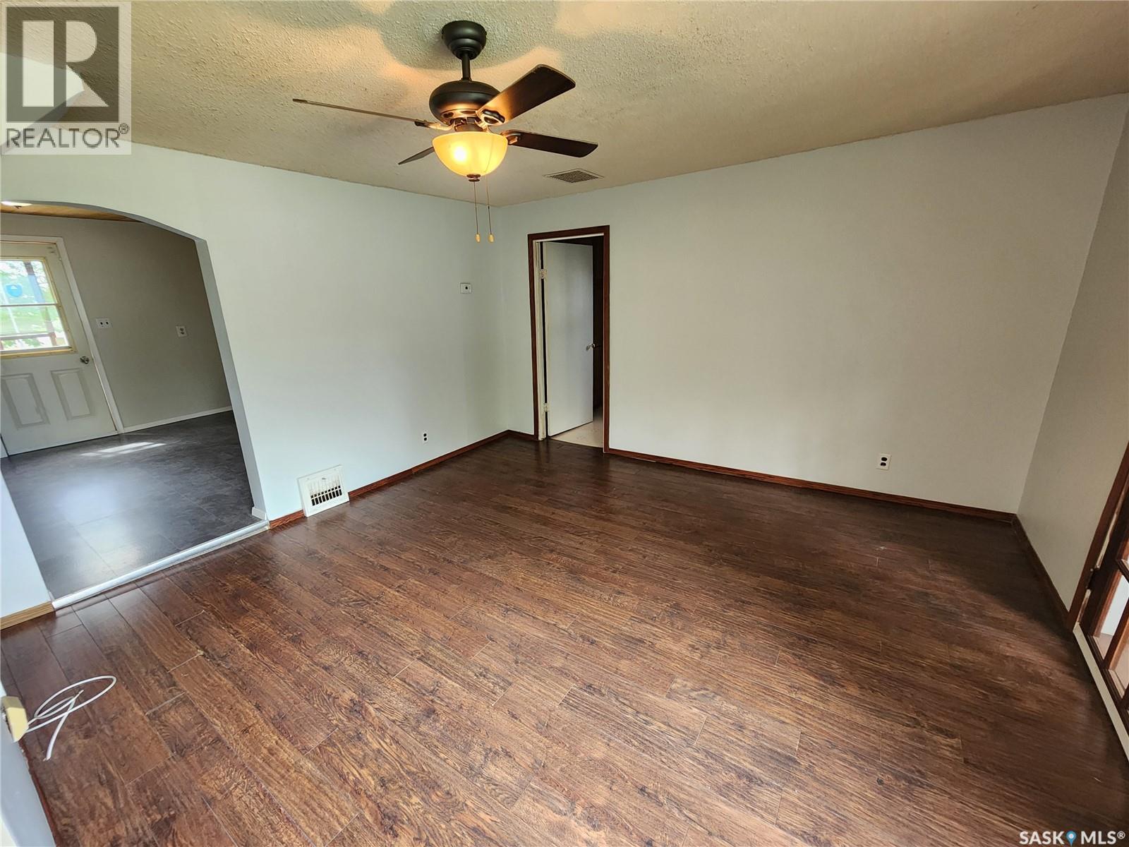 Photo 6 of 634 2nd Street, Estevan SK