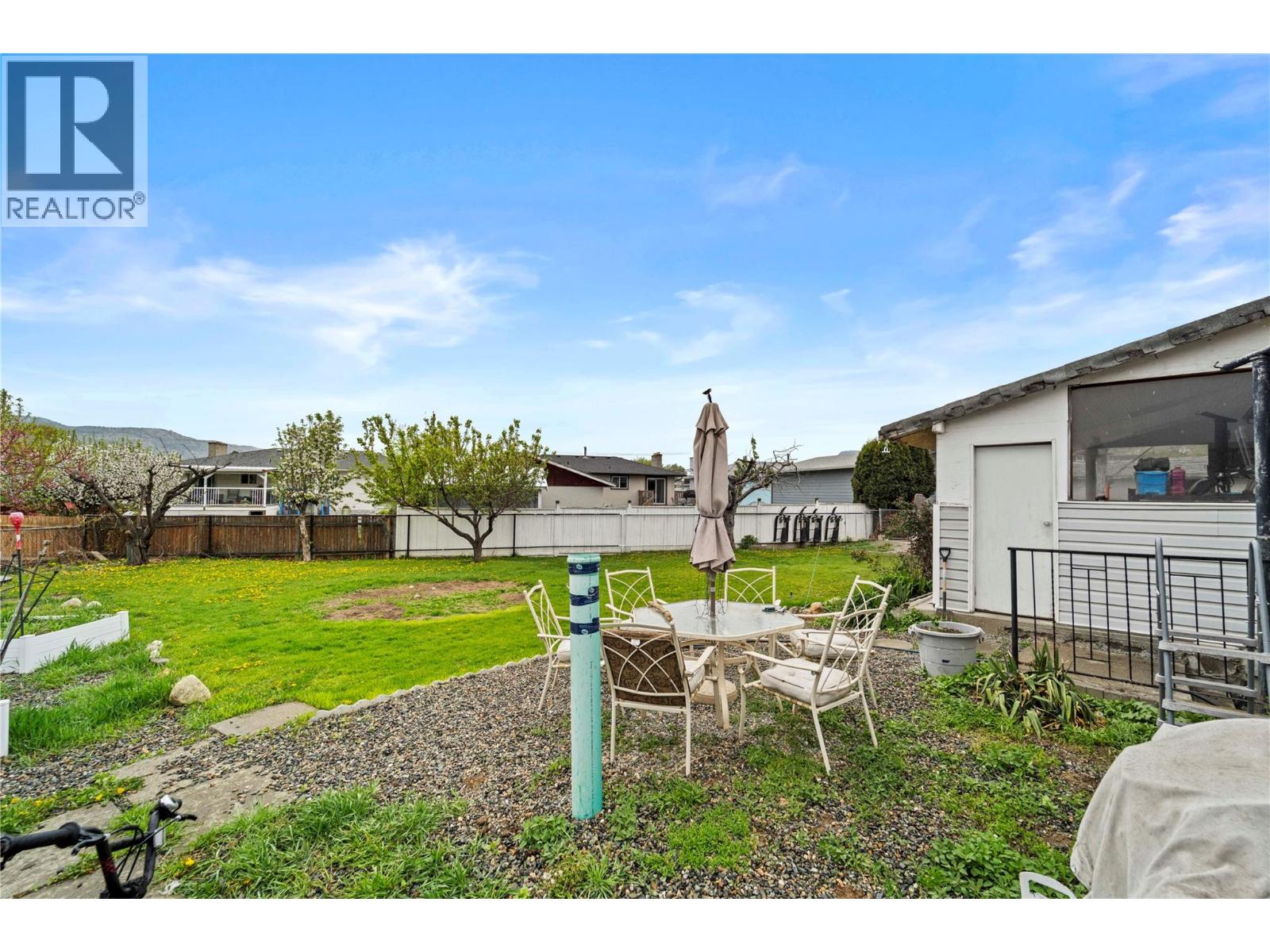Photo 4 of 1267 Creston Place, Kamloops BC