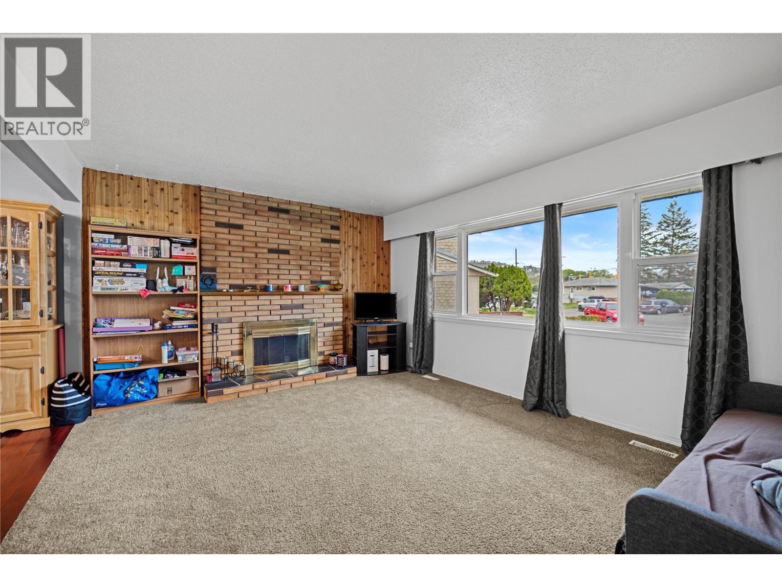 Photo 7 of 1267 Creston Place, Kamloops BC