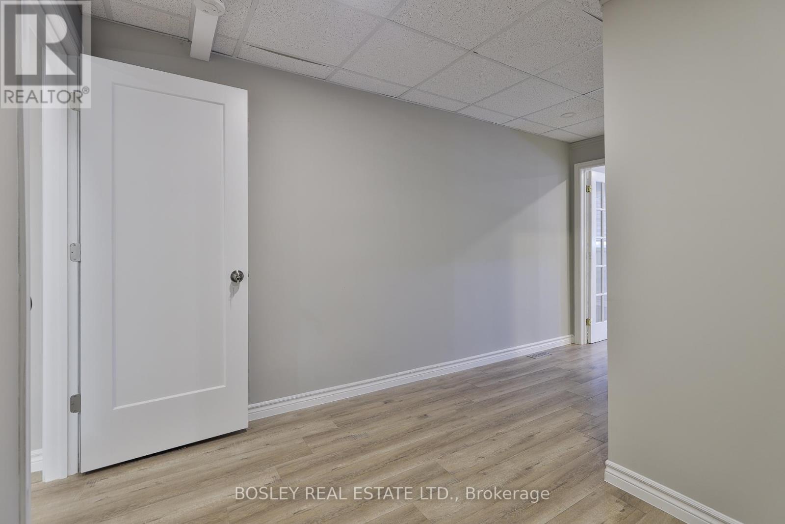 Photo 2 of 202 203 60 King Road, Richmond Hill ON