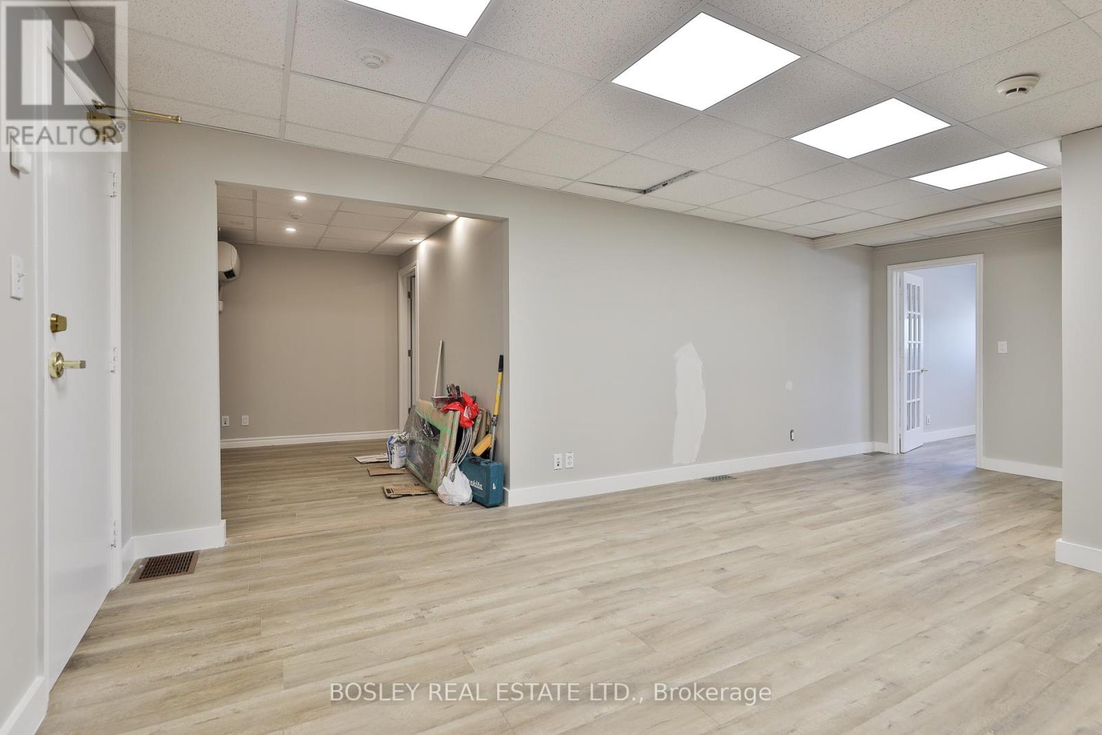 Photo 3 of 202 203 60 King Road, Richmond Hill ON