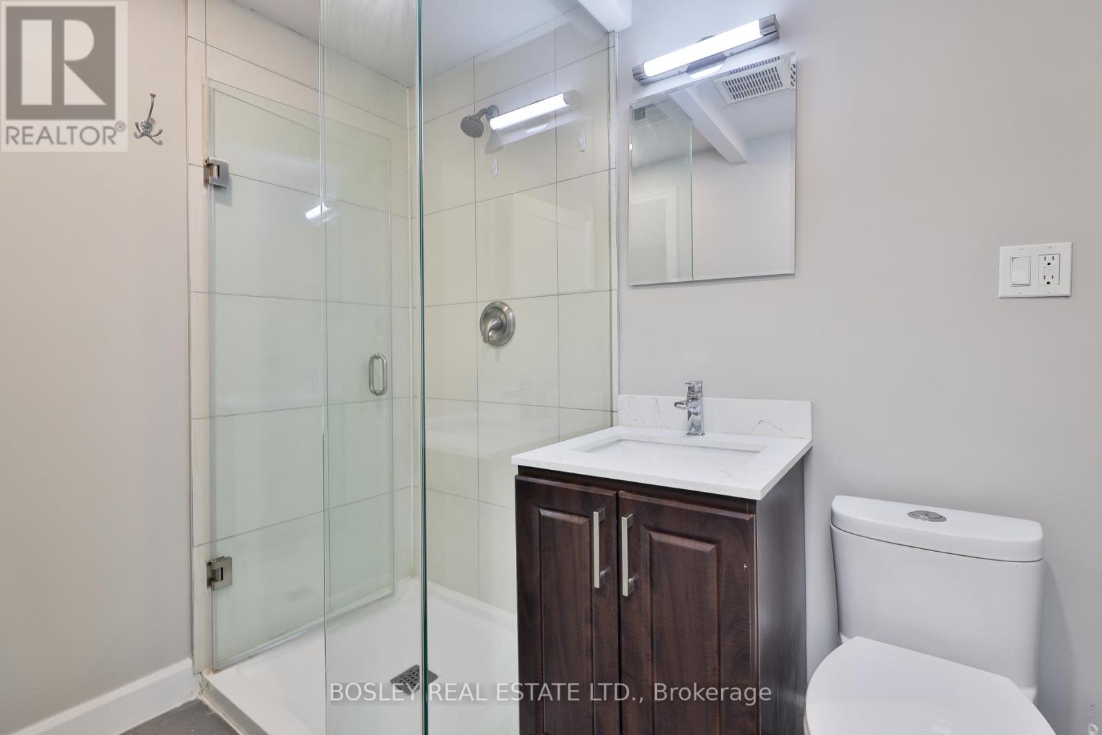 Photo 4 of 202 203 60 King Road, Richmond Hill ON