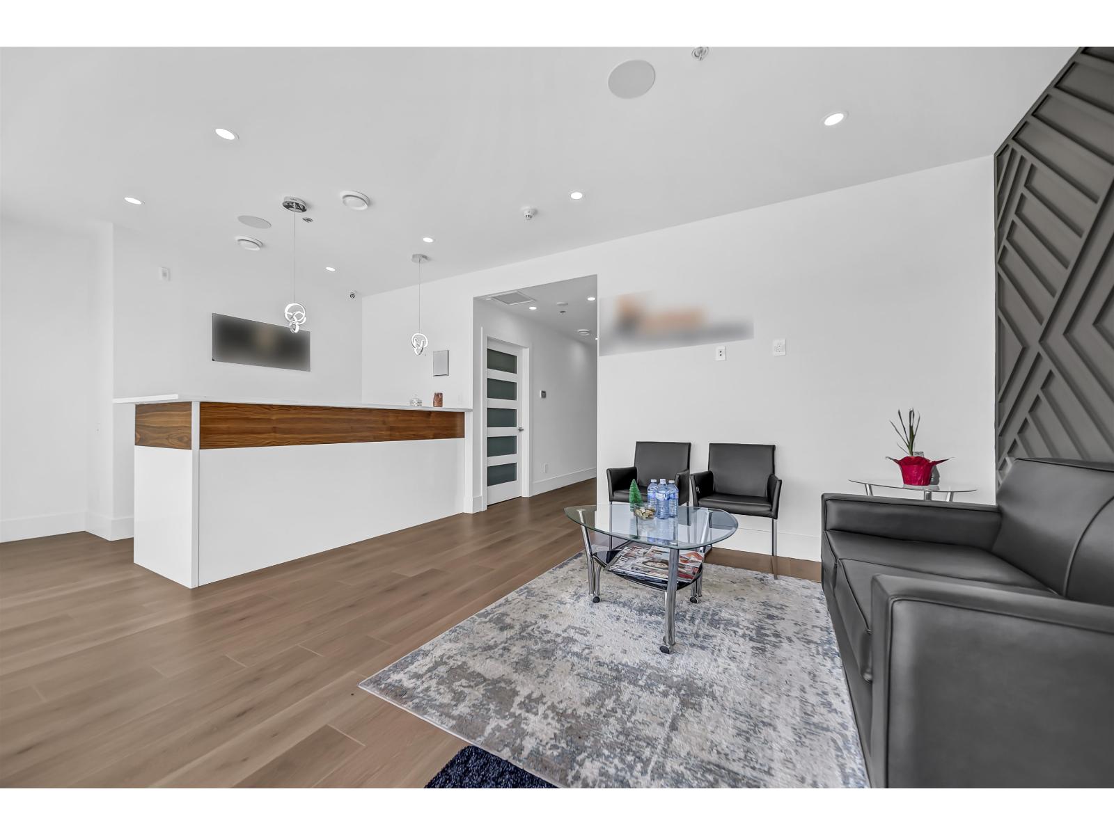 Photo 1 of 102 6678 152 Street, Surrey BC