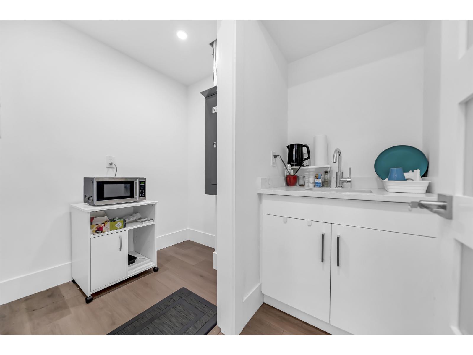 Photo 11 of 102 6678 152 Street, Surrey BC
