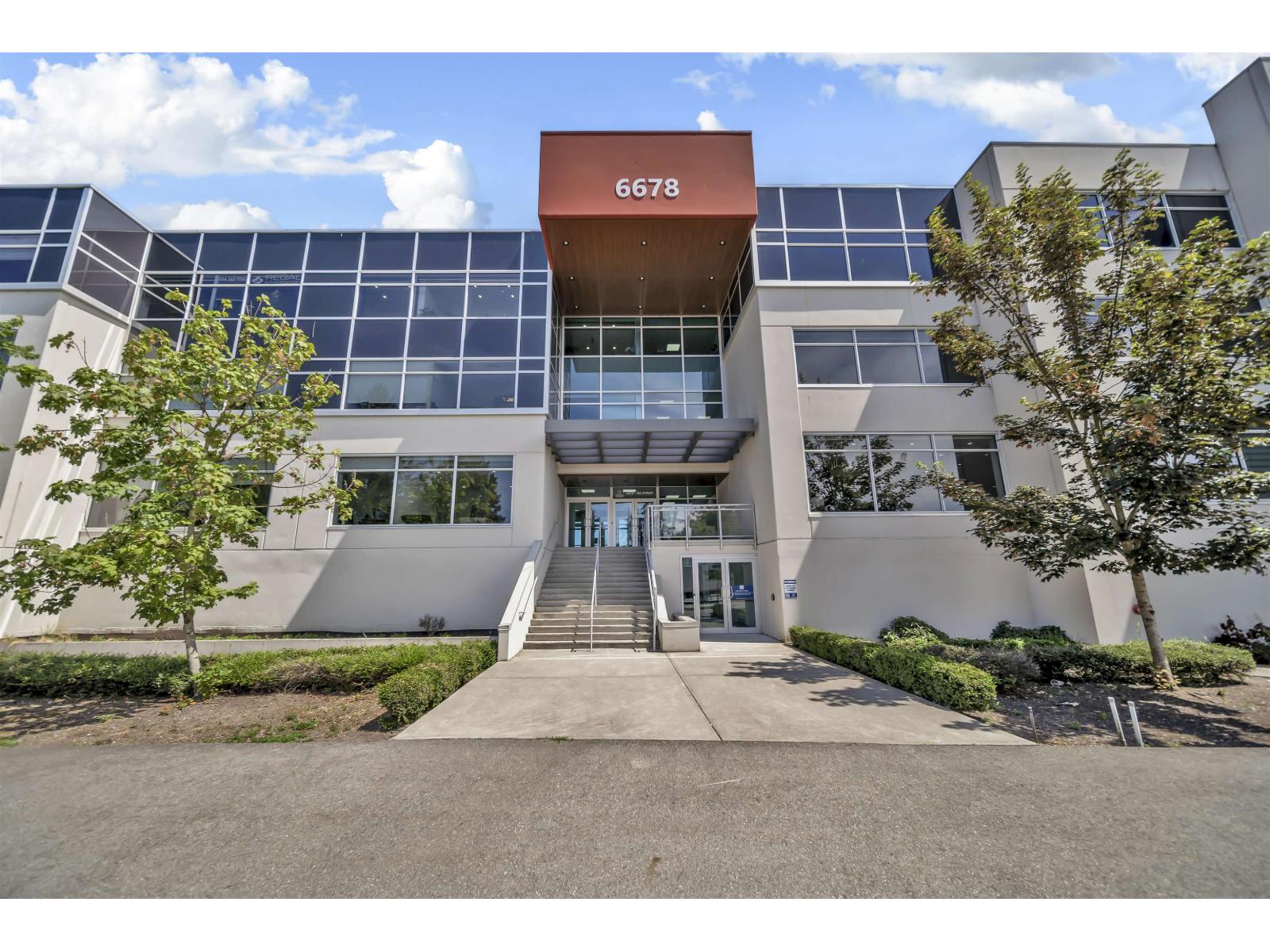 Photo 12 of 102 6678 152 Street, Surrey BC
