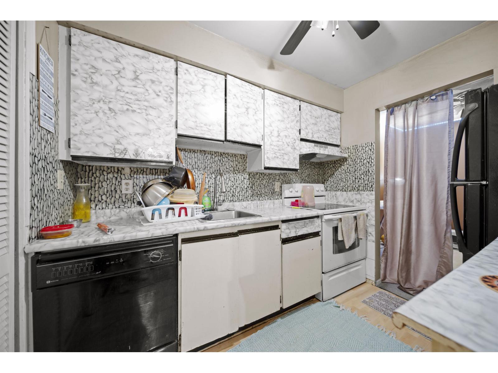 Photo 11 of 916 10620 150 Street, Surrey BC