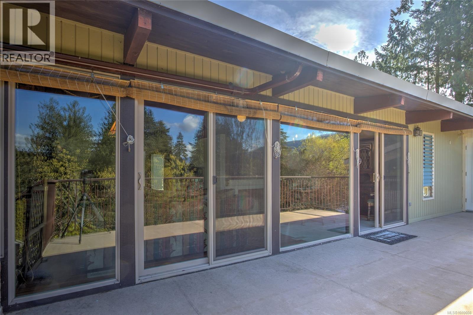 Photo 25 of 56 Prospect Ave, Lake Cowichan BC