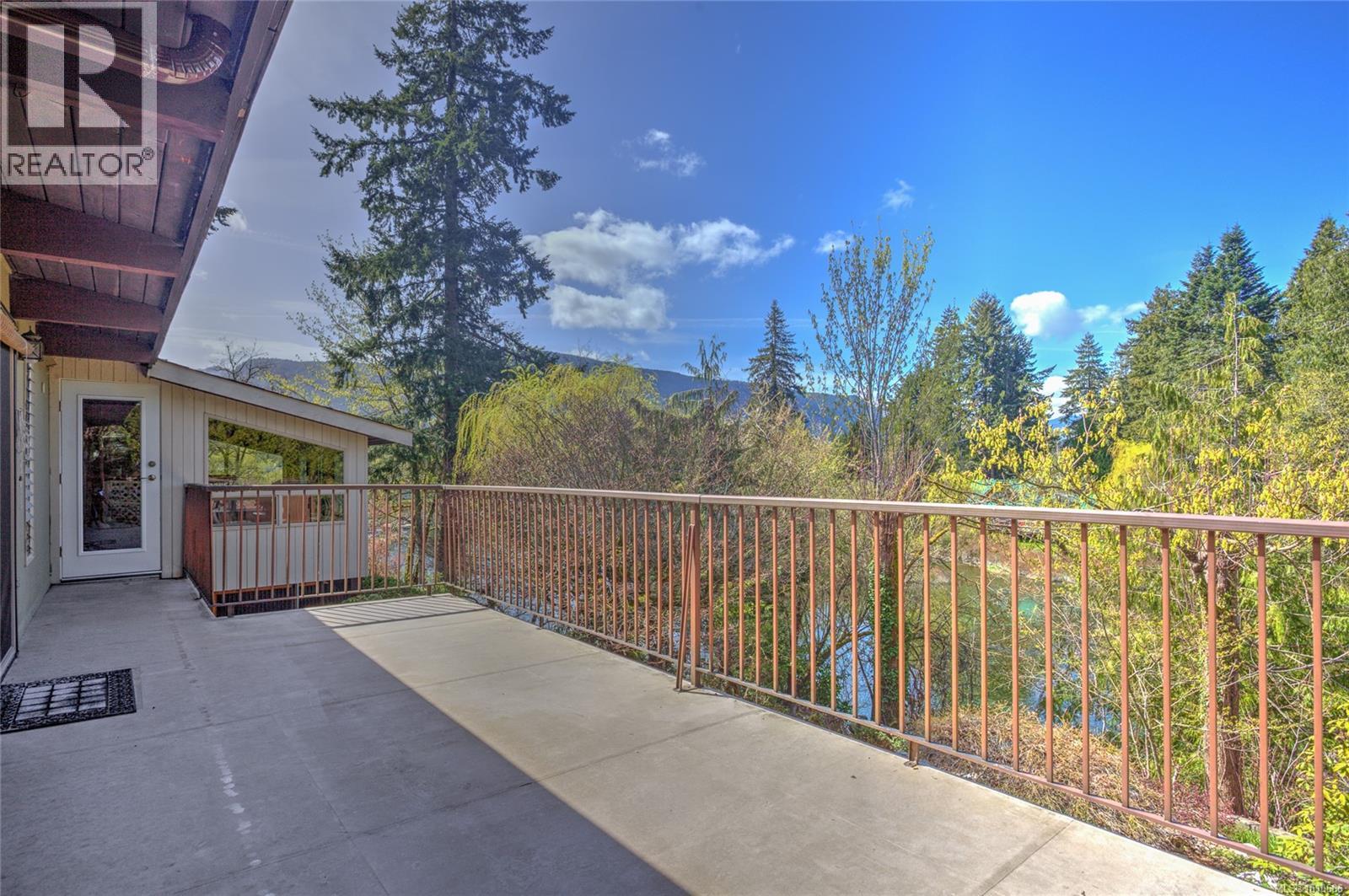 Photo 1 of 56 Prospect Ave, Lake Cowichan BC