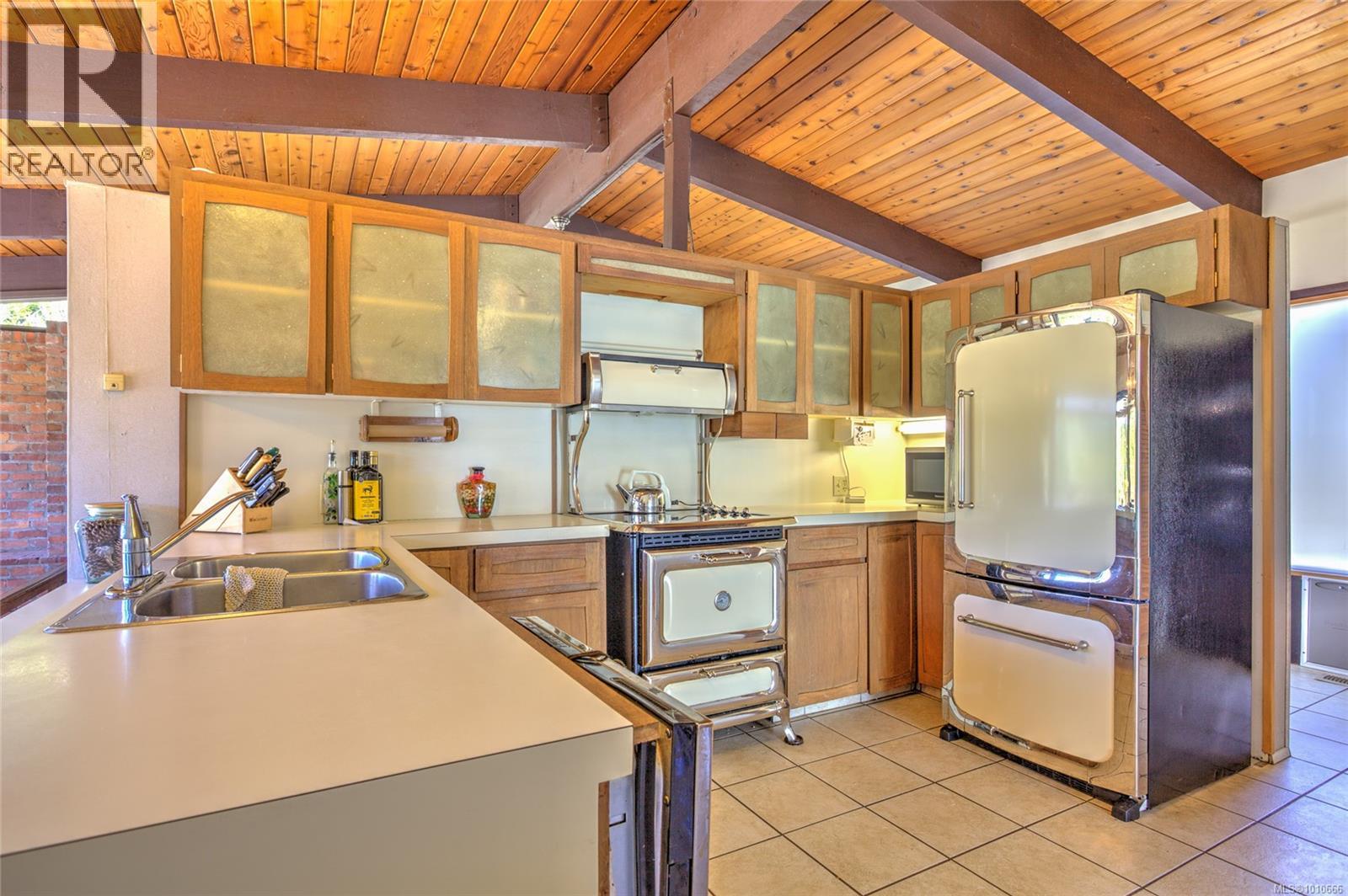 Photo 11 of 56 Prospect Ave, Lake Cowichan BC