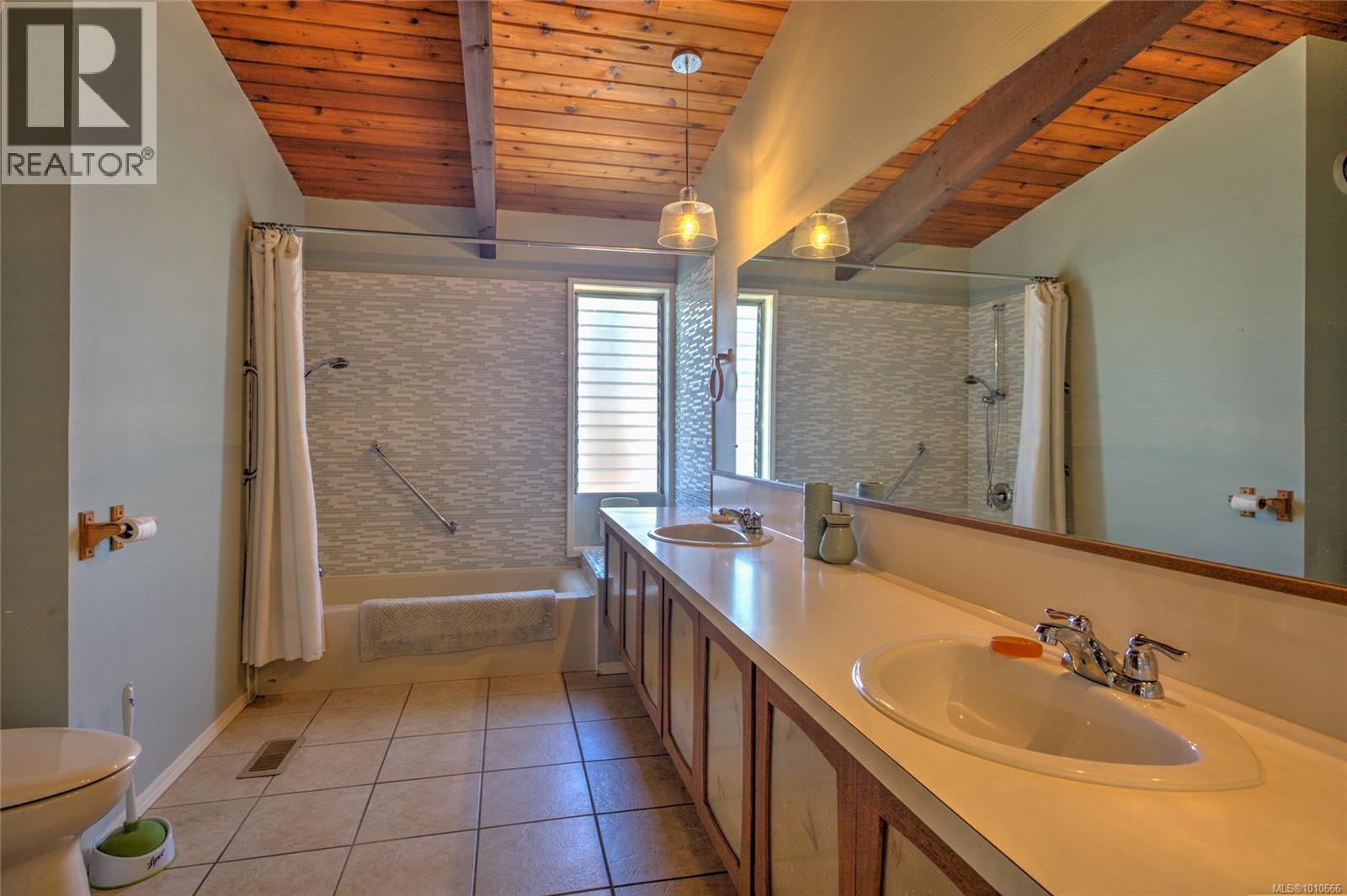 Photo 18 of 56 Prospect Ave, Lake Cowichan BC
