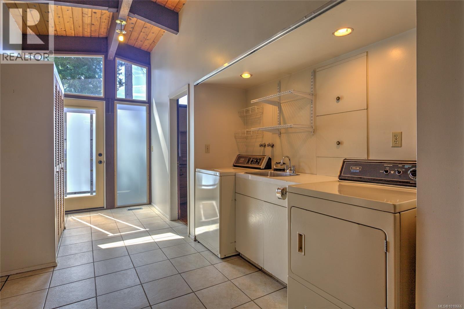Photo 12 of 56 Prospect Ave, Lake Cowichan BC