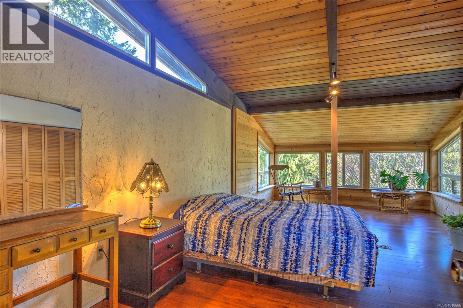 Photo 5 of 56 Prospect Ave, Lake Cowichan BC