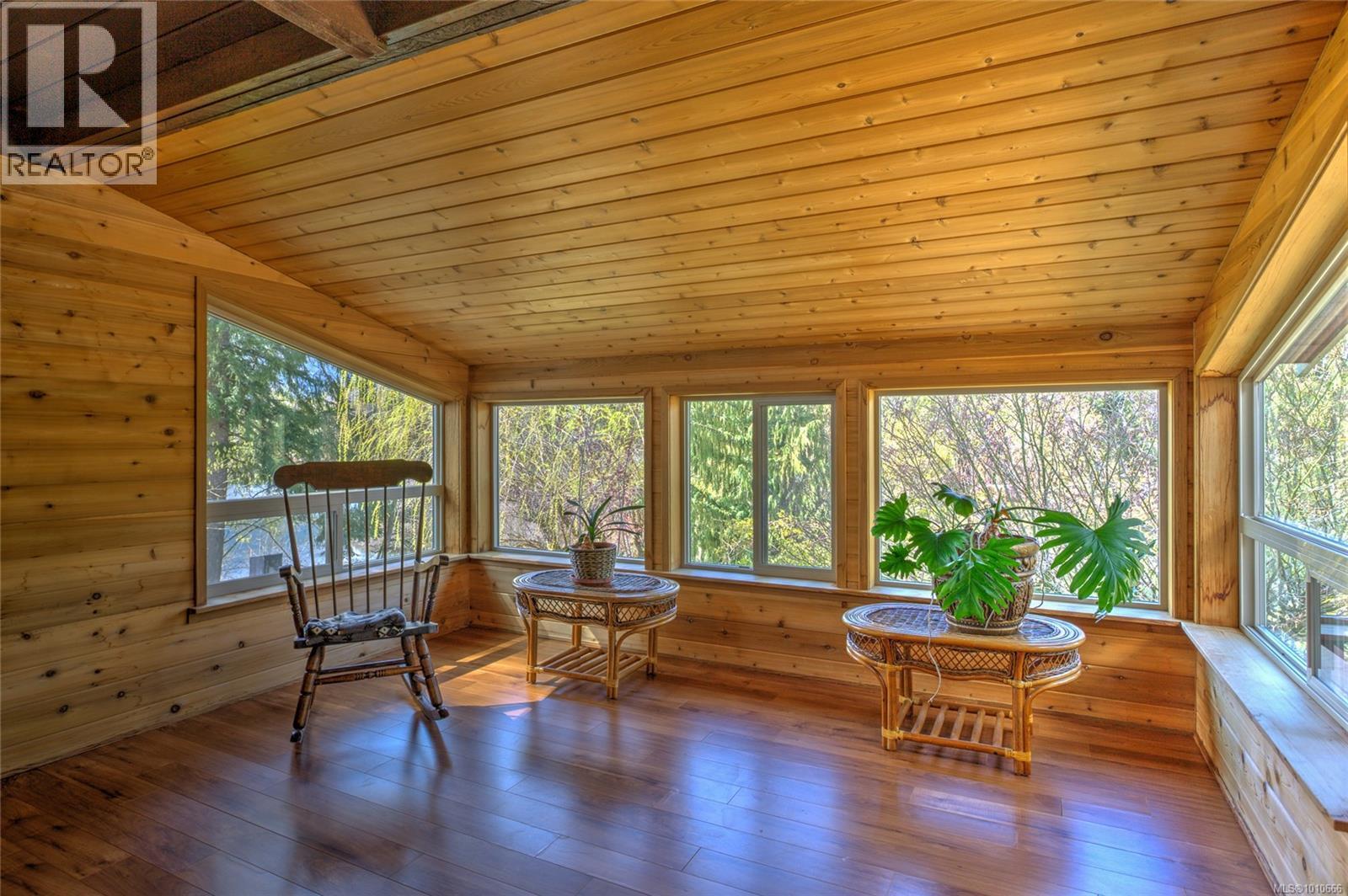 Photo 3 of 56 Prospect Ave, Lake Cowichan BC