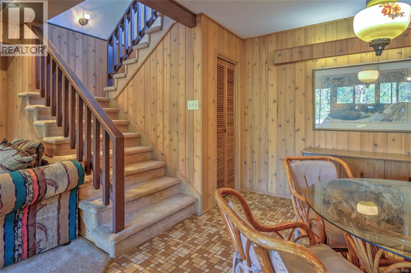 Photo 6 of 56 Prospect Ave, Lake Cowichan BC