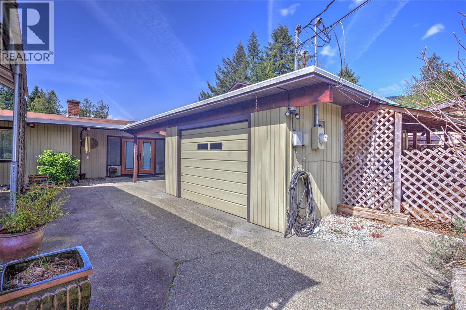 Photo 72 of 56 Prospect Ave, Lake Cowichan BC