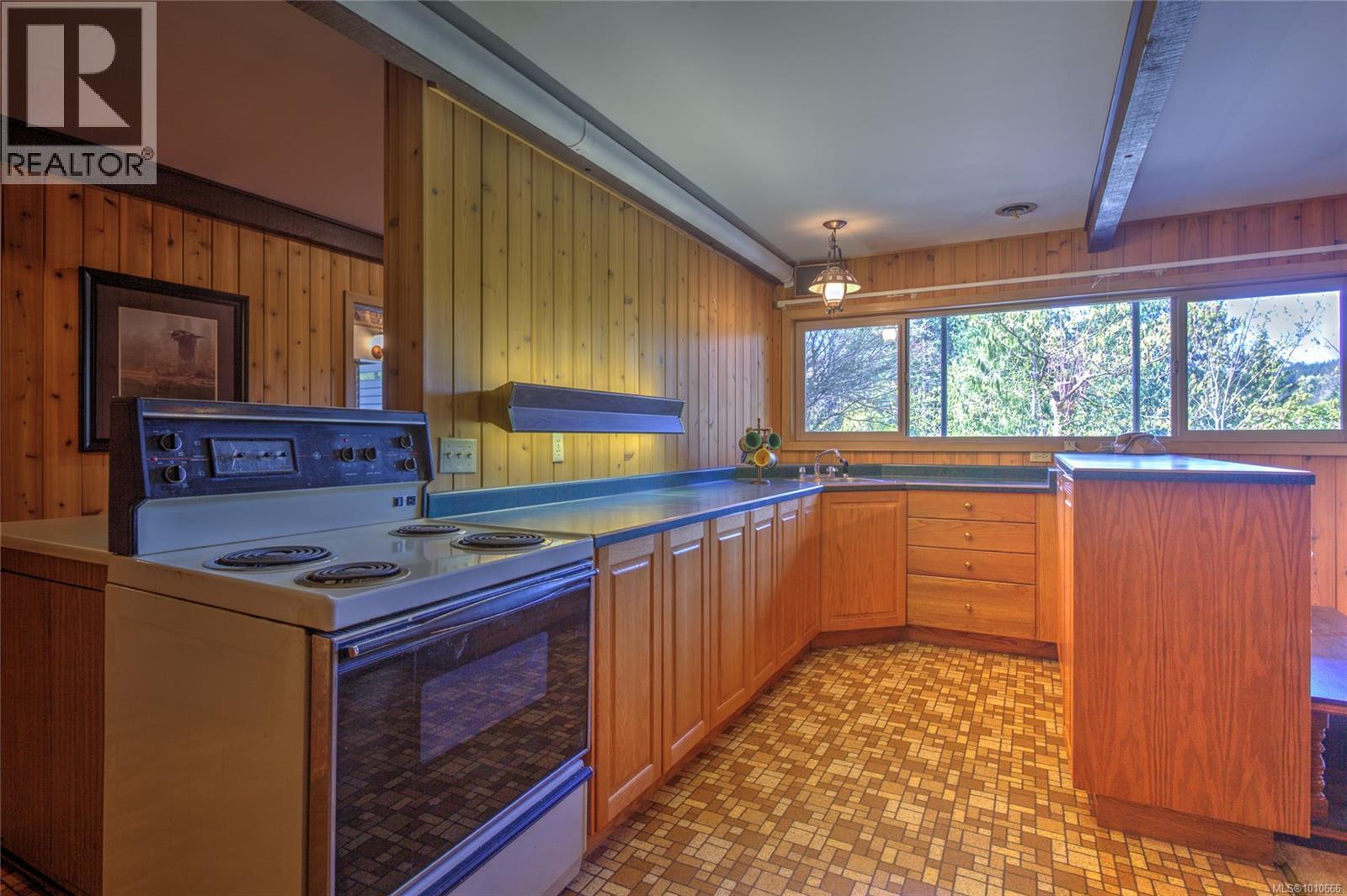 Photo 40 of 56 Prospect Ave, Lake Cowichan BC