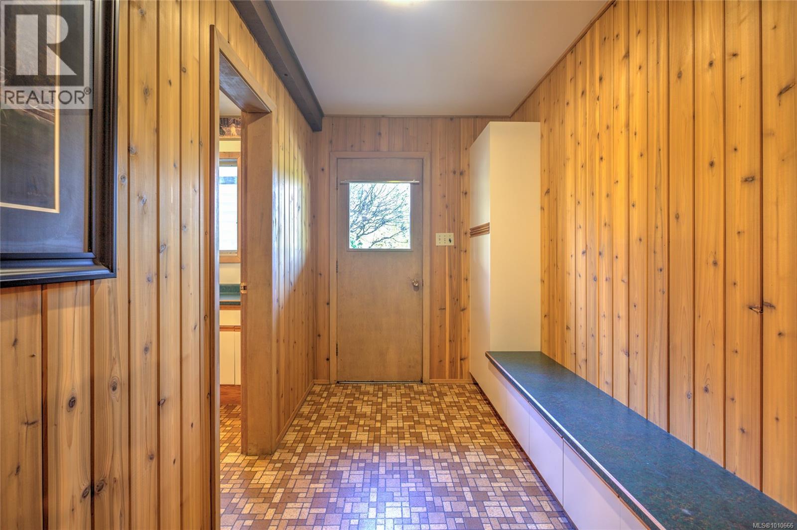 Photo 31 of 56 Prospect Ave, Lake Cowichan BC