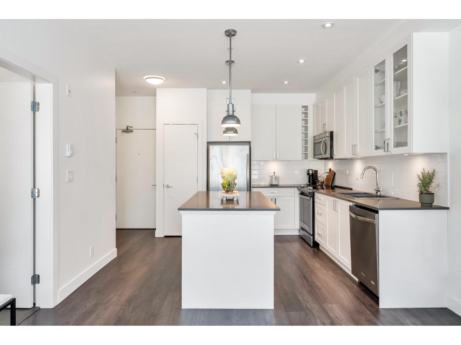 Photo 9 of 305 16396 64 Avenue, Surrey BC