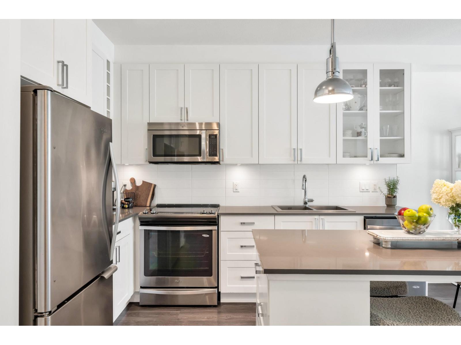 Photo 11 of 305 16396 64 Avenue, Surrey BC